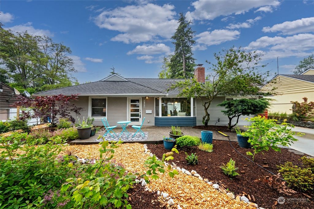 Photo of 17054 3rd Avenue NE, Shoreline, WA 98155 (MLS # 2247424)