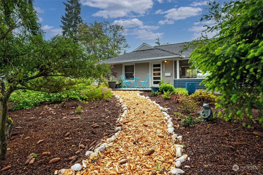 Photo of 17054 3rd Avenue NE, Shoreline, WA 98155 (MLS # 2247424)