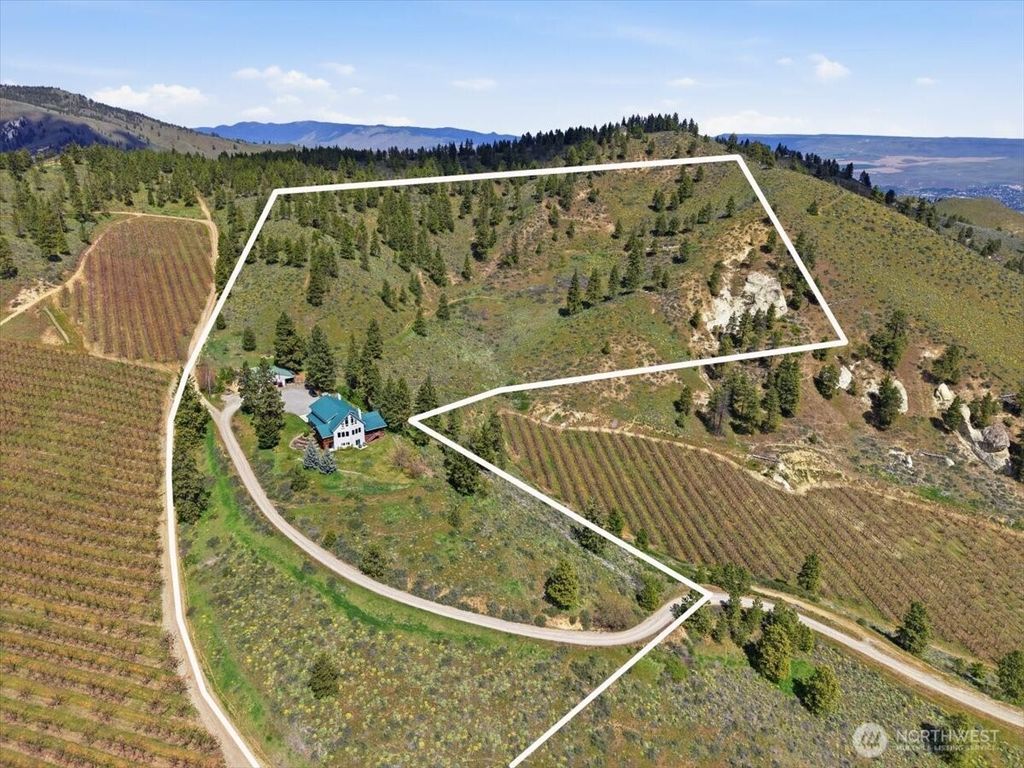 Photo of 2612 Halvorson Canyon Road, Wenatchee, WA 98801 (MLS # 2526568)