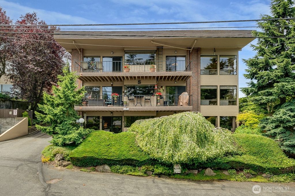Photo of 5120 Beaumont Drive #C, Everett, WA 98203 (MLS # 2541693)
