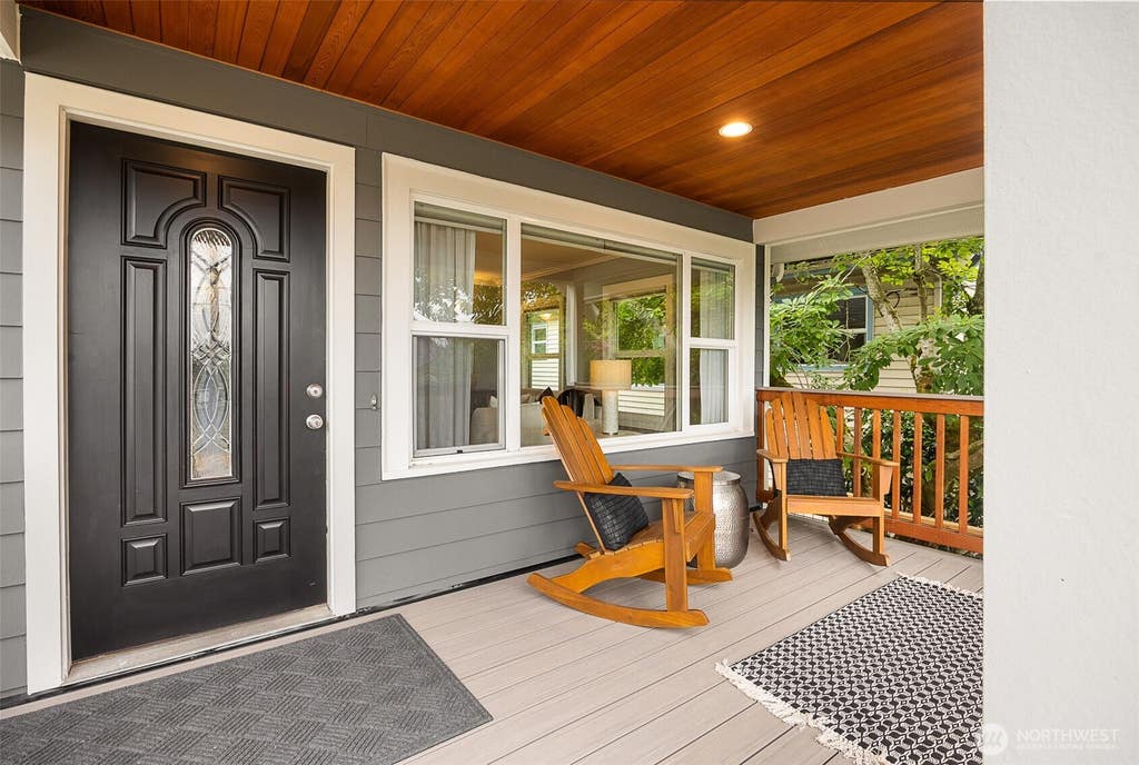 Photo of 7623 46th Avenue S, Seattle, WA 98118 (MLS # 2556327)