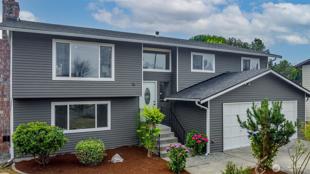 Photo of 4647 S 288th Place, Auburn, WA 98001 (MLS # 2410501)