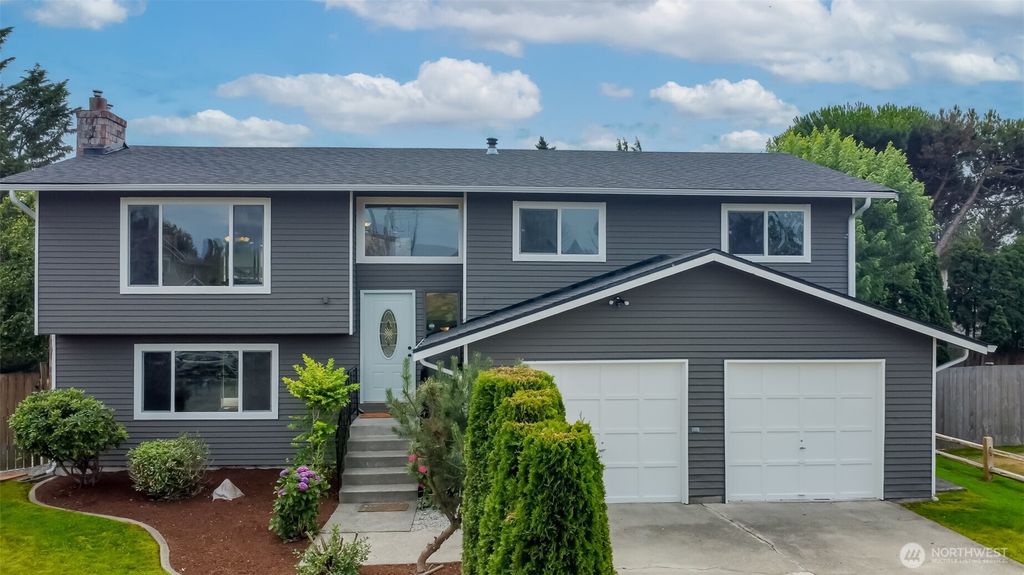 Photo of 4647 S 288th Place, Auburn, WA 98001 (MLS # 2410501)