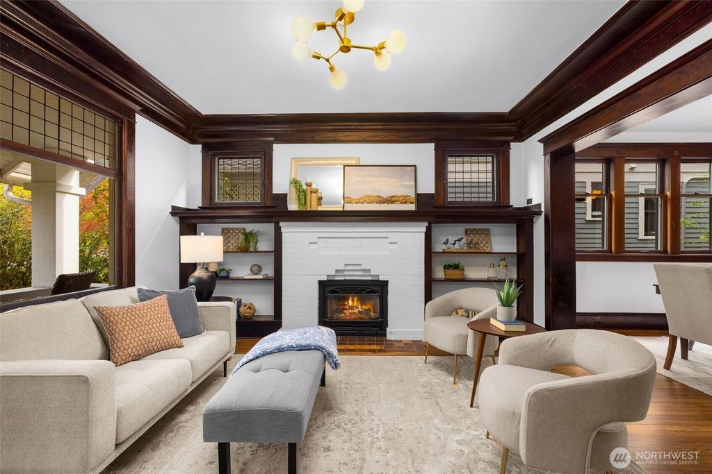 Photo of 2529 Queen Anne Avenue N, Seattle, WA 98109 (MLS # 2511555)