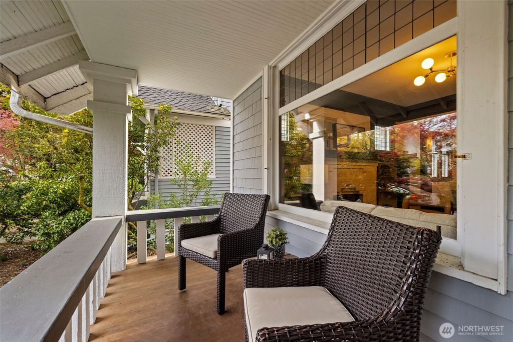 Photo of 2529 Queen Anne Avenue N, Seattle, WA 98109 (MLS # 2511555)
