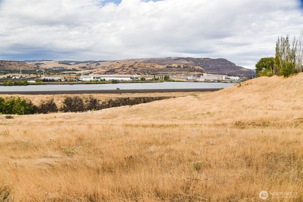 715 GARDEN LN, DALLESPORT, WA 98617 - Image cf4bfae2edd06b2d8648e71f40f7b79e/2457973110