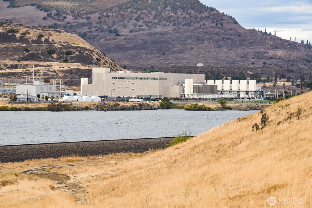 Photo of 715 Garden Lane, Dallesport, WA 98617 (MLS # 2461603)