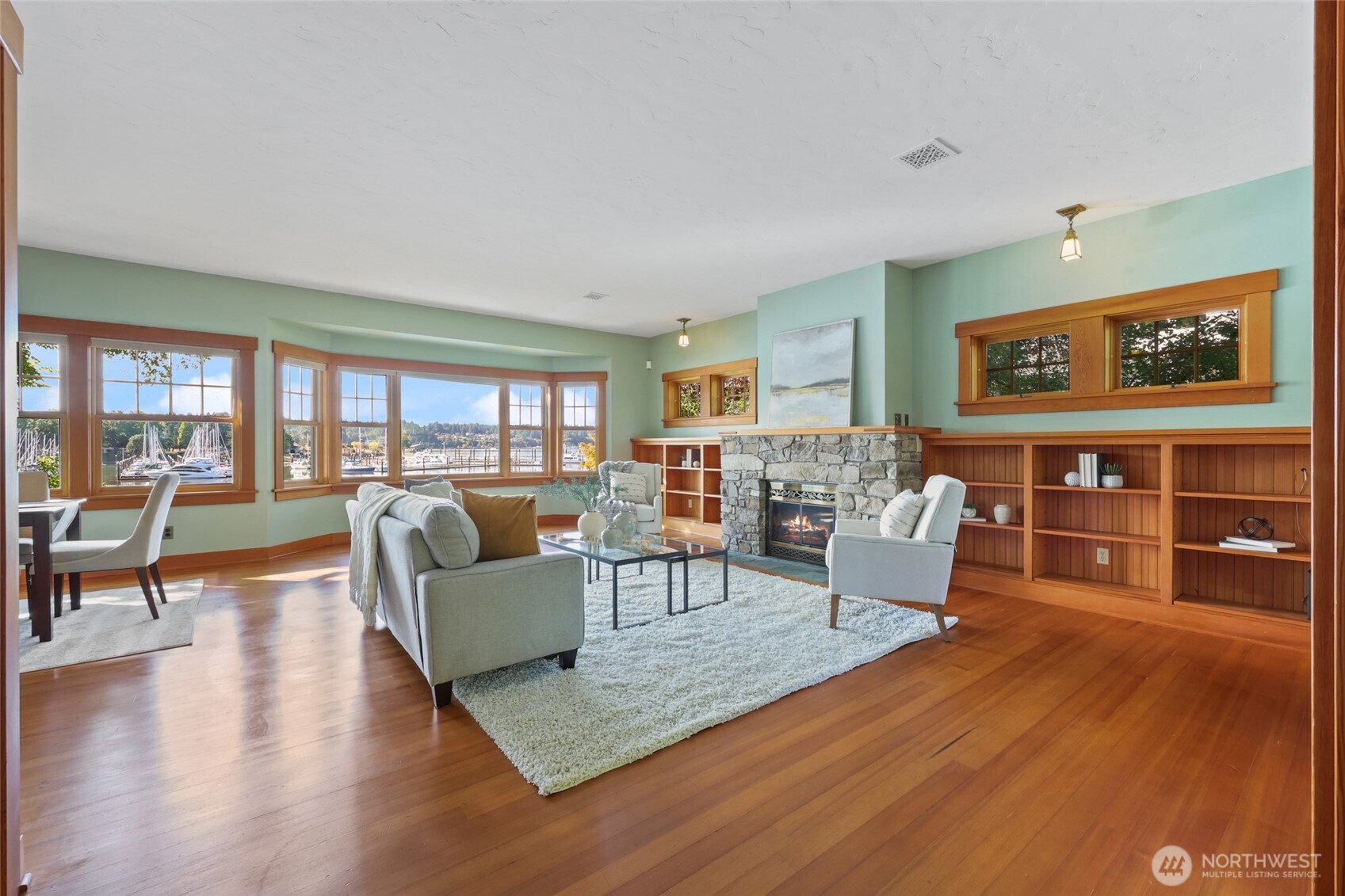 1405 NE East Bay Drive NE