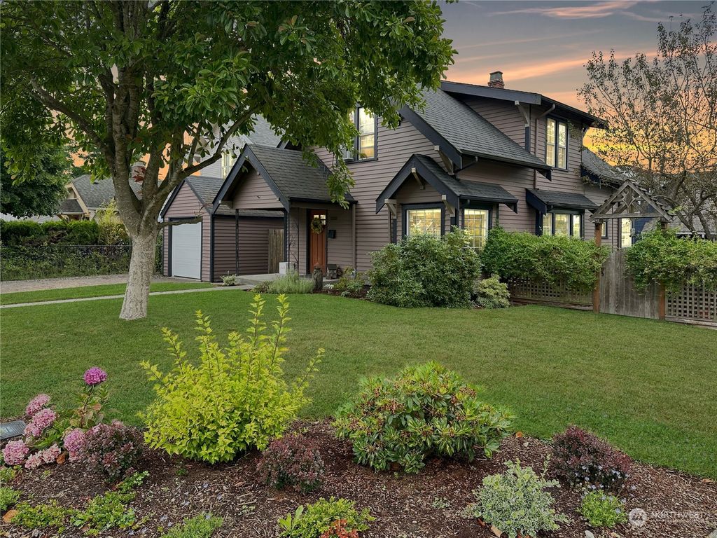 Photo of 2331 Oakes Avenue, Everett, WA 98201 (MLS # 2271984)