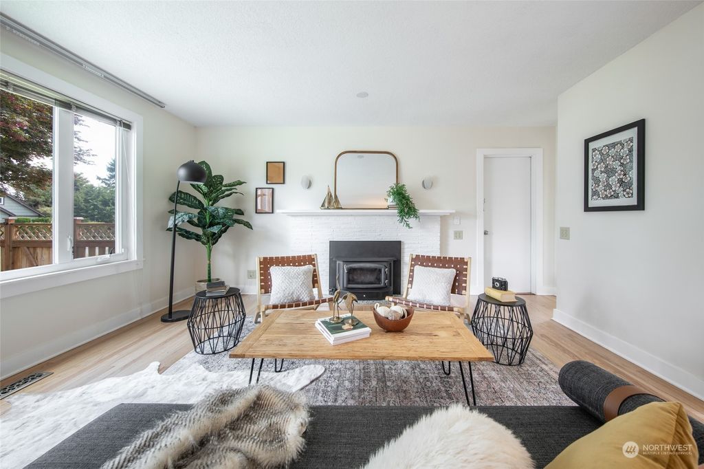 Photo of 10247 39th Avenue SW, Seattle, WA 98146 (MLS # 2134601)