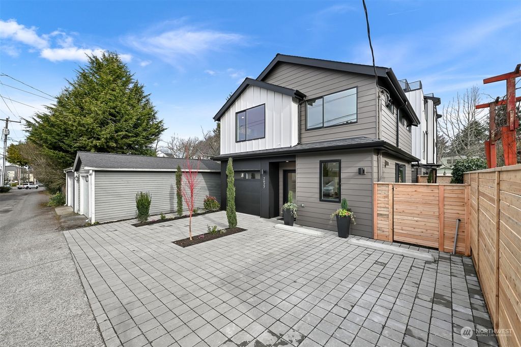 Photo of 2627 41st Avenue SW, Seattle, WA 98116 (MLS # 2200495)