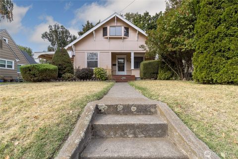 Photo of 618 2nd Avenue, Walla Walla, WA 99362 (MLS # 2441195)