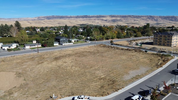 2273 S NEVADA CT, EAST WENATCHEE, WA 98802 - Image cf572d7f45bd3b42ee2d56e9fcba0f0b/908065423