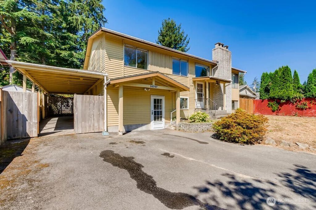 Photo of 16747 6th Avenue NE, Shoreline, WA 98155 (MLS # 2357740)