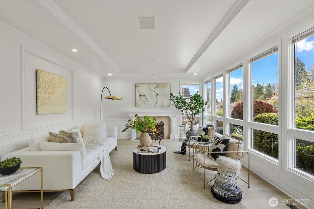 Photo of 14021 SE 64th St St, Bellevue, WA 98006 (MLS # 2504401)