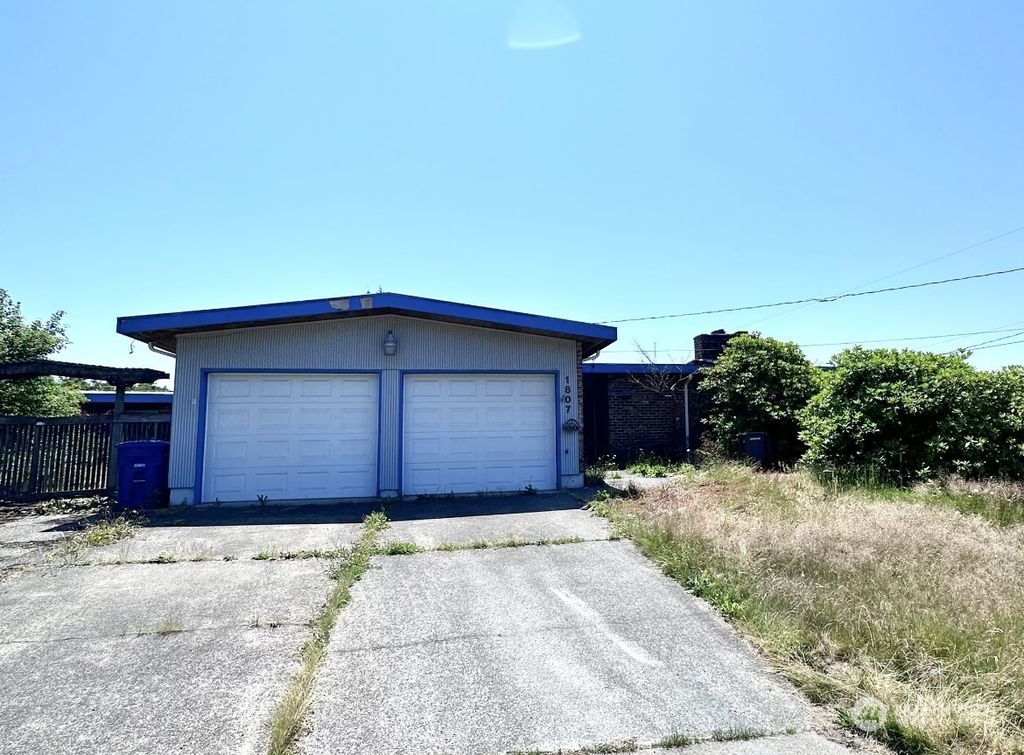 Photo of 1807 S 229th Street, Des Moines, WA 98198 (MLS # 2141658)