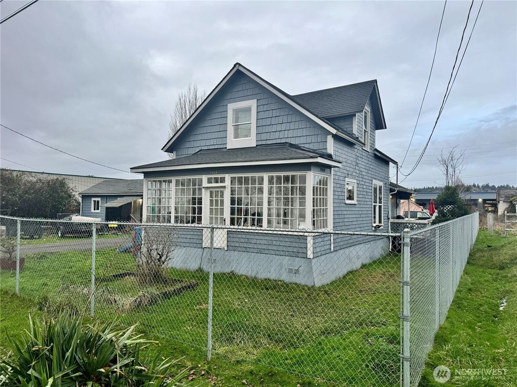 Photo of 1408 Hood Street, Aberdeen, WA 98520 (MLS # 2460008)