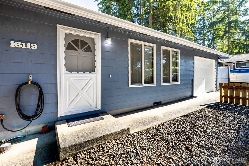 Photo of 16119 SE 319th Street, Auburn, WA 98092 (MLS # 2407748)