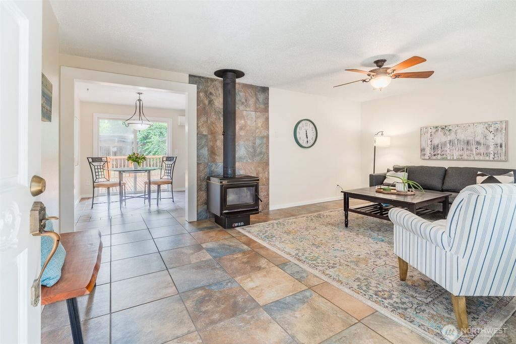 Photo of 16119 SE 319th Street, Auburn, WA 98092 (MLS # 2407748)