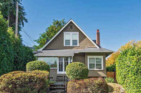 Photo of 5619 16th Avenue NE, Seattle, WA 98105 (MLS # 2444199)