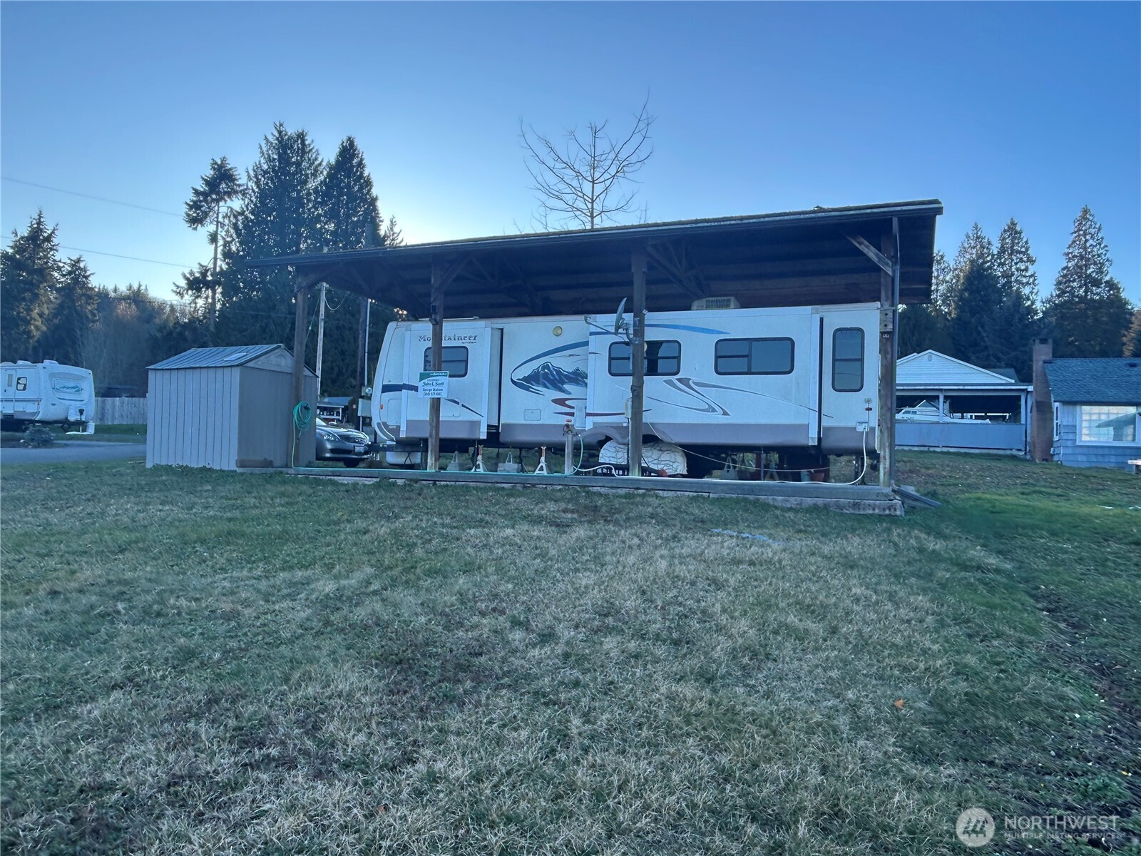10 W Maple Street