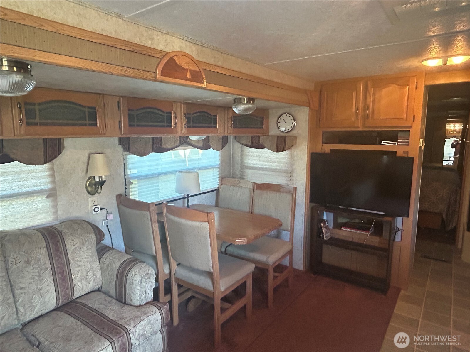 10 W Maple Street