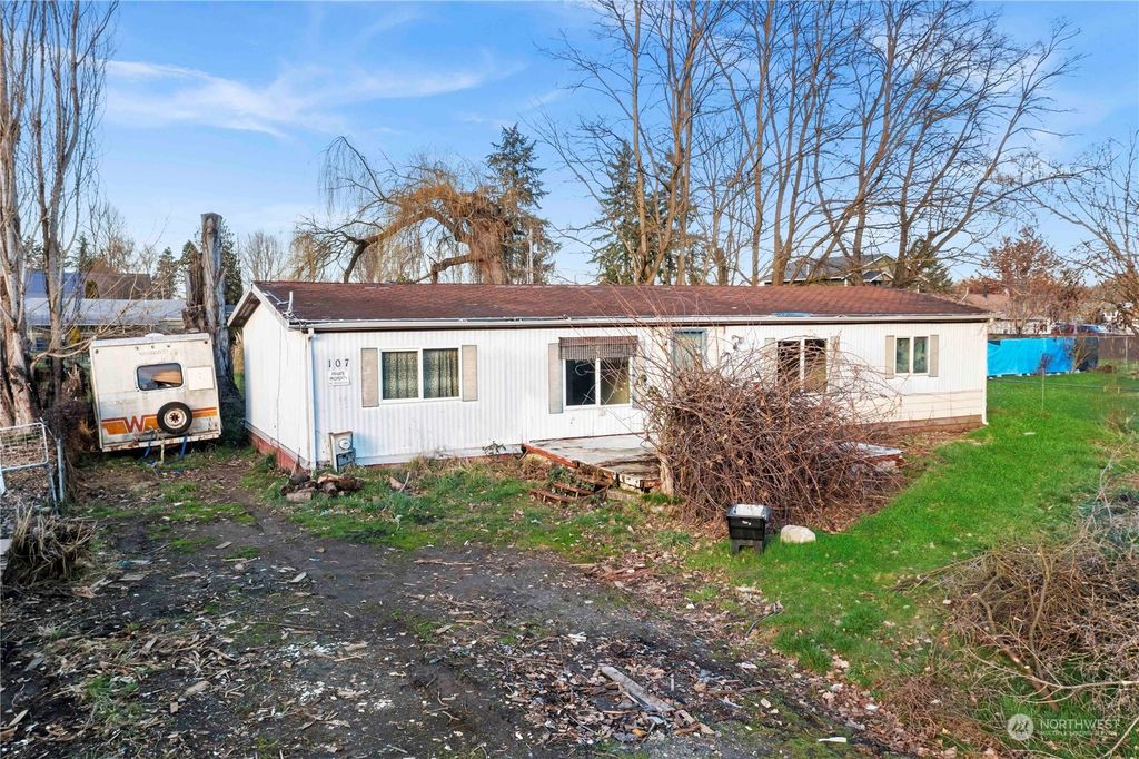 Photo of 107 Wayne Avenue, Pacific, WA 98047 (MLS # 2035856)