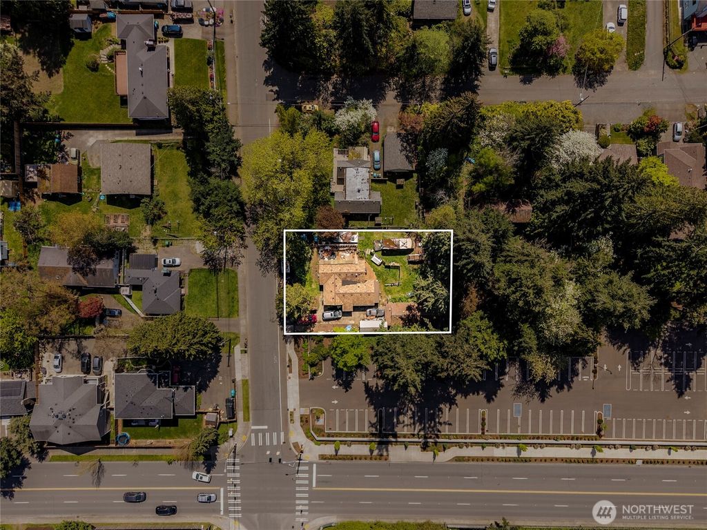 Photo of 17427 10th Avenue NE, Shoreline, WA 98155 (MLS # 2512460)