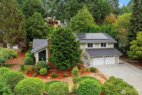 Photo of 15228 SE 49th Street, Bellevue, WA 98006 (MLS # 2582939)
