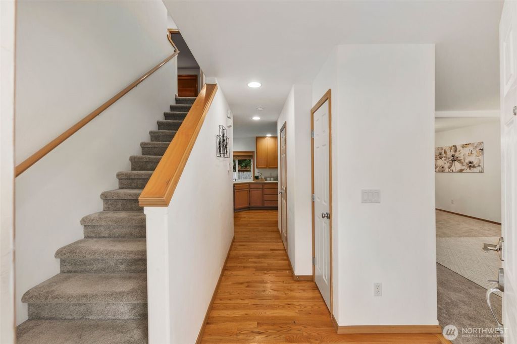 Photo of 14223 44th Avenue W, Lynnwood, WA 98087 (MLS # 2373945)