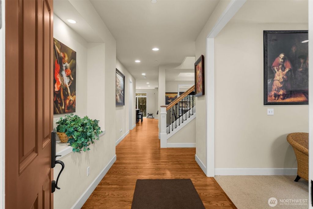 Photo of 16763 NE 121st ST, Redmond, WA 98052 (MLS # 2488834)