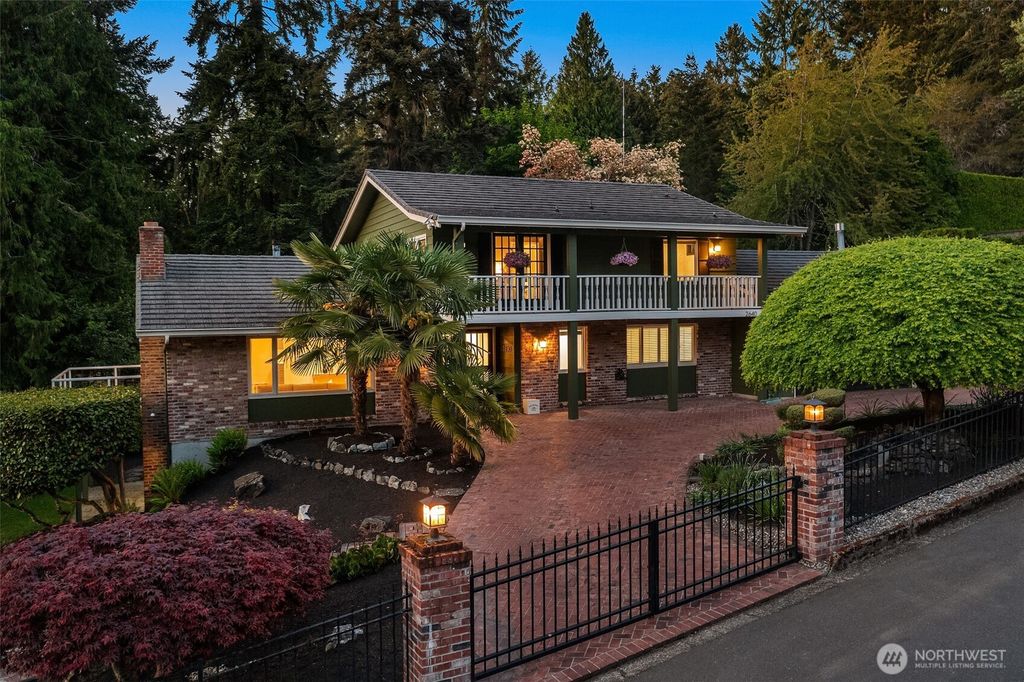 Photo of 2640 SW 163rd Street, Burien, WA 98166 (MLS # 2519149)