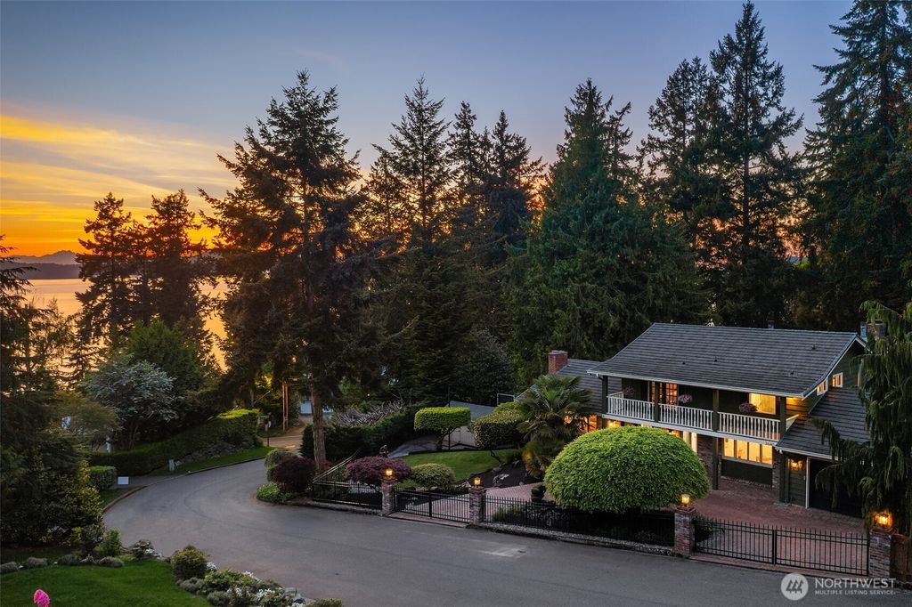 Photo of 2640 SW 163rd Street, Burien, WA 98166 (MLS # 2519149)