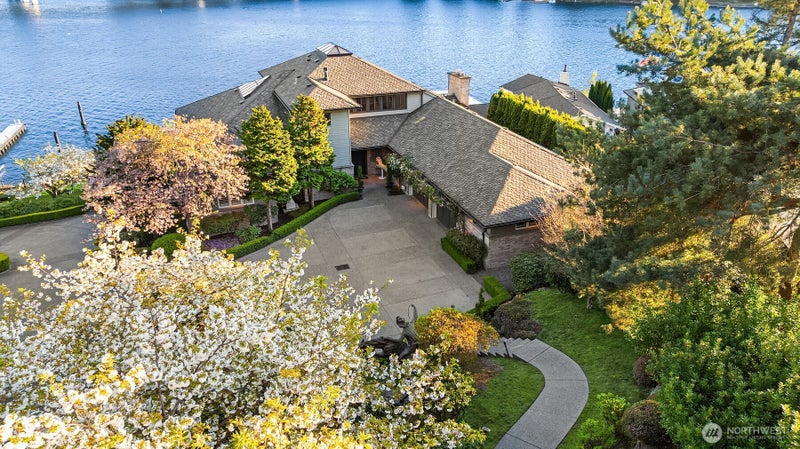16 Enatai Drive