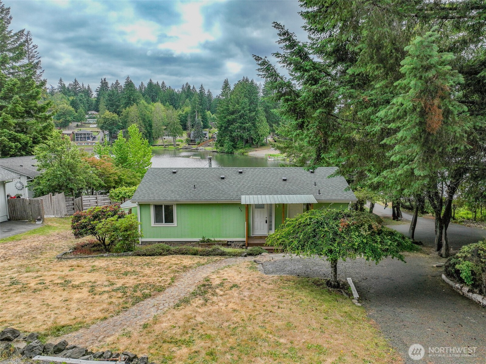 470 SE Crescent Dr
