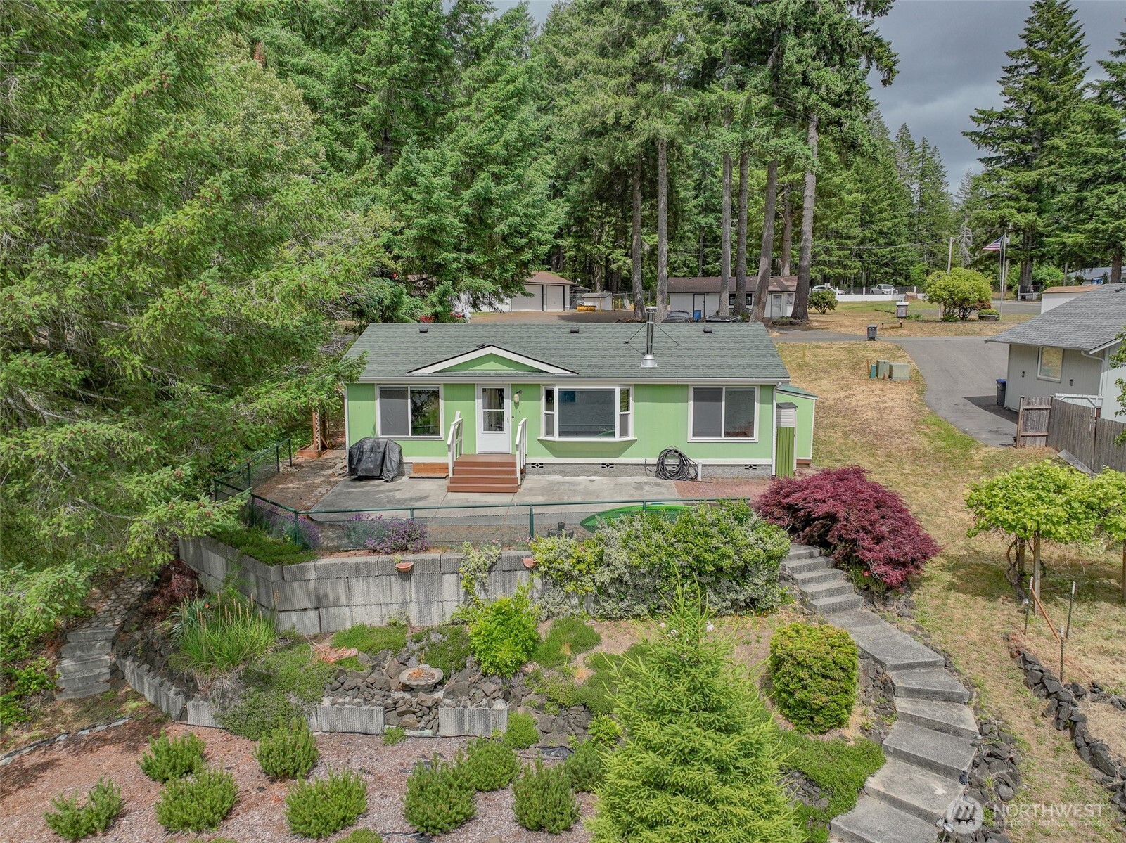 470 SE Crescent Dr