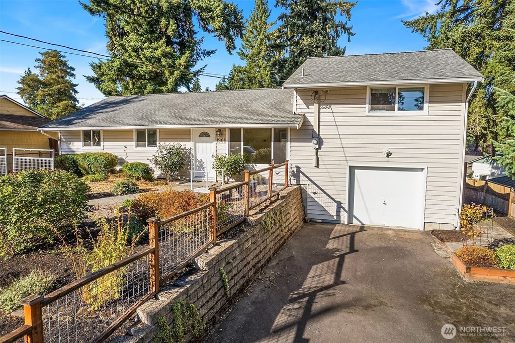 Photo of 1901 192nd Place SW, Lynnwood, WA 98036 (MLS # 2435201)