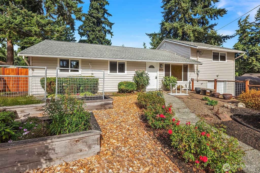 Photo of 1901 192nd Place SW, Lynnwood, WA 98036 (MLS # 2435201)