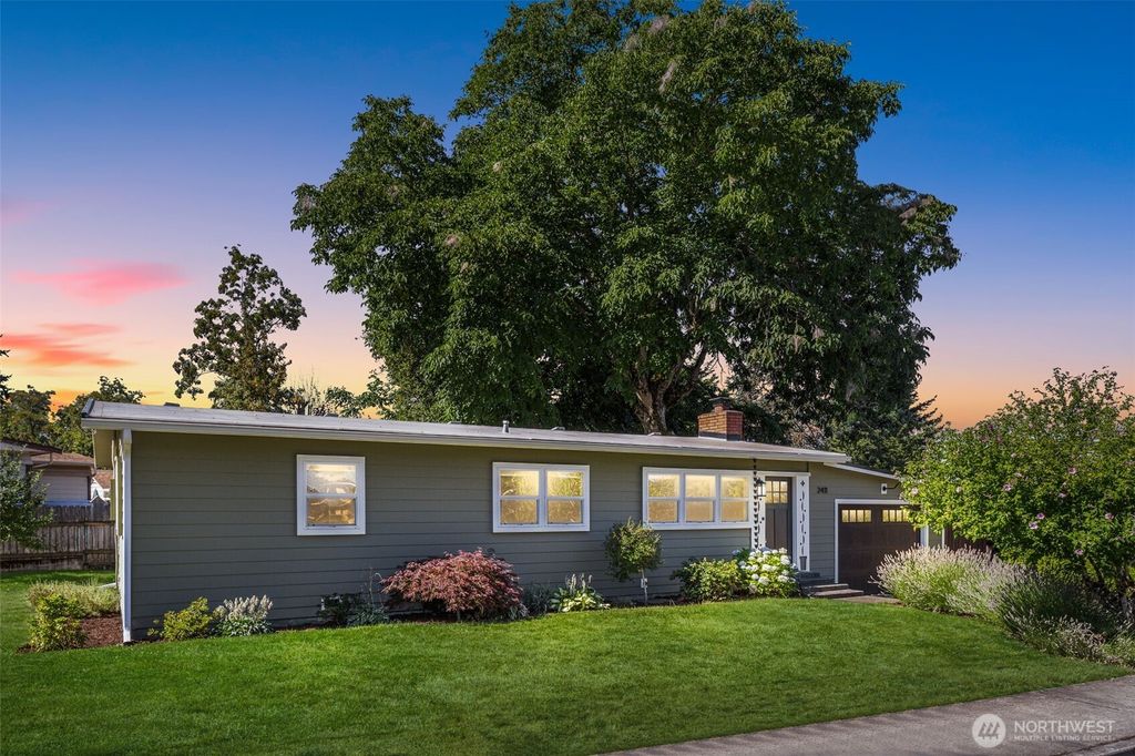 Photo of 2411 NE 7th St St, Renton, WA 98056 (MLS # 2418557)