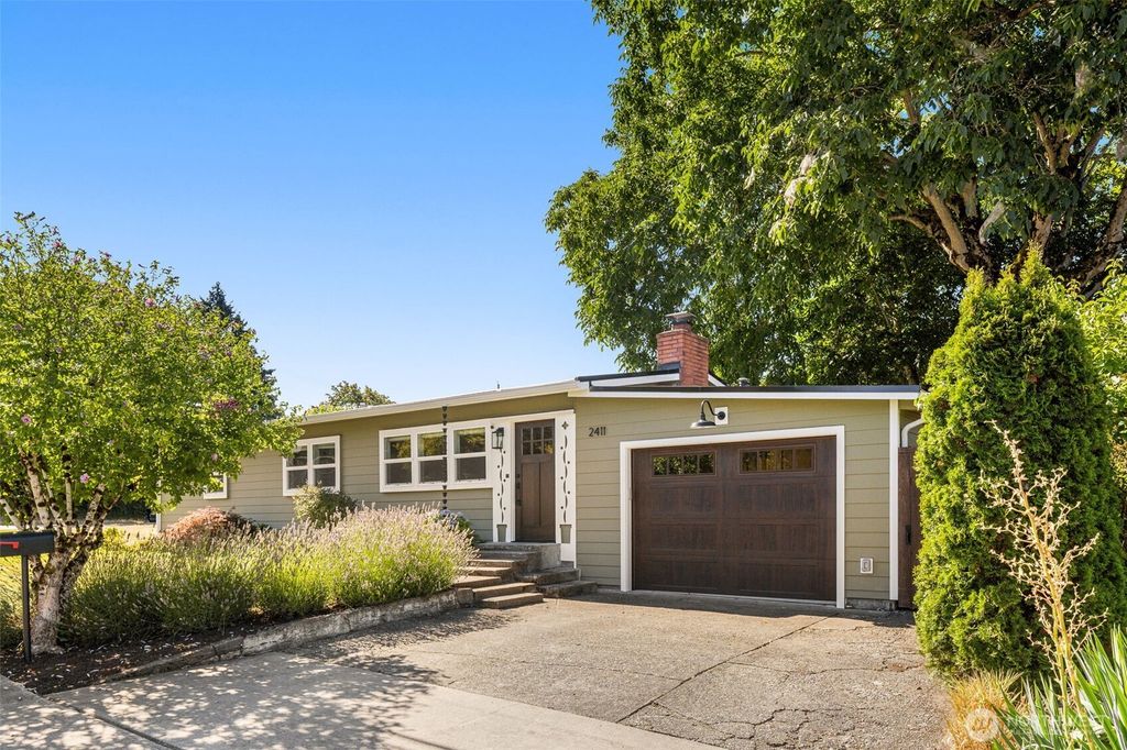 Photo of 2411 NE 7th St St, Renton, WA 98056 (MLS # 2418557)