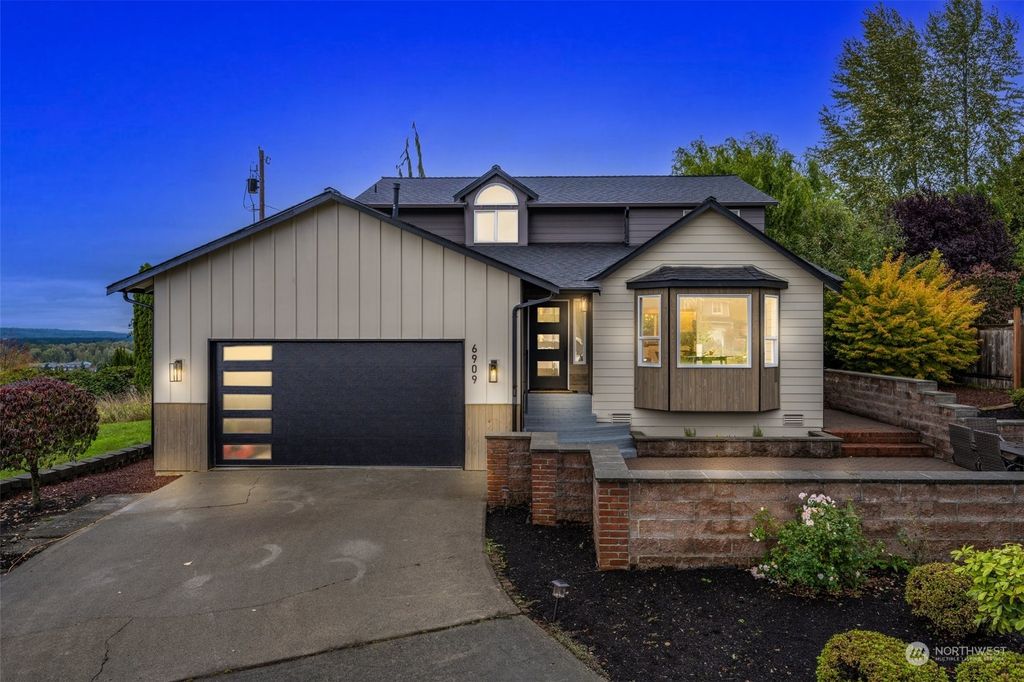 Photo of 6909 54th Pl NE Pl, Marysville, WA 98270 (MLS # 2172611)