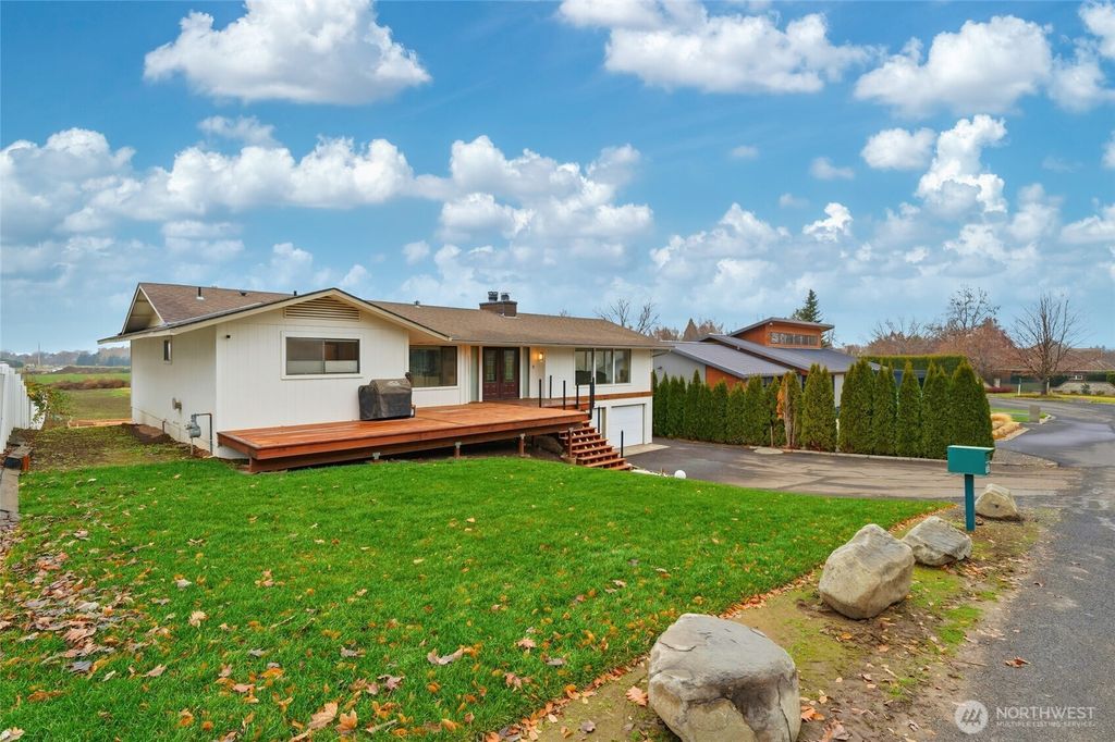 Photo of 2415 Country Club Road, Walla Walla, WA 99362 (MLS # 2459430)