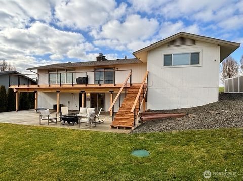 Photo of 2415 Country Club Road, Walla Walla, WA 99362 (MLS # 2459430)