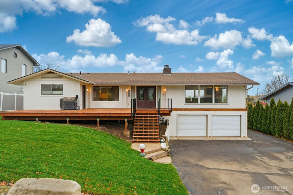 Photo of 2415 Country Club Road, Walla Walla, WA 99362 (MLS # 2459430)