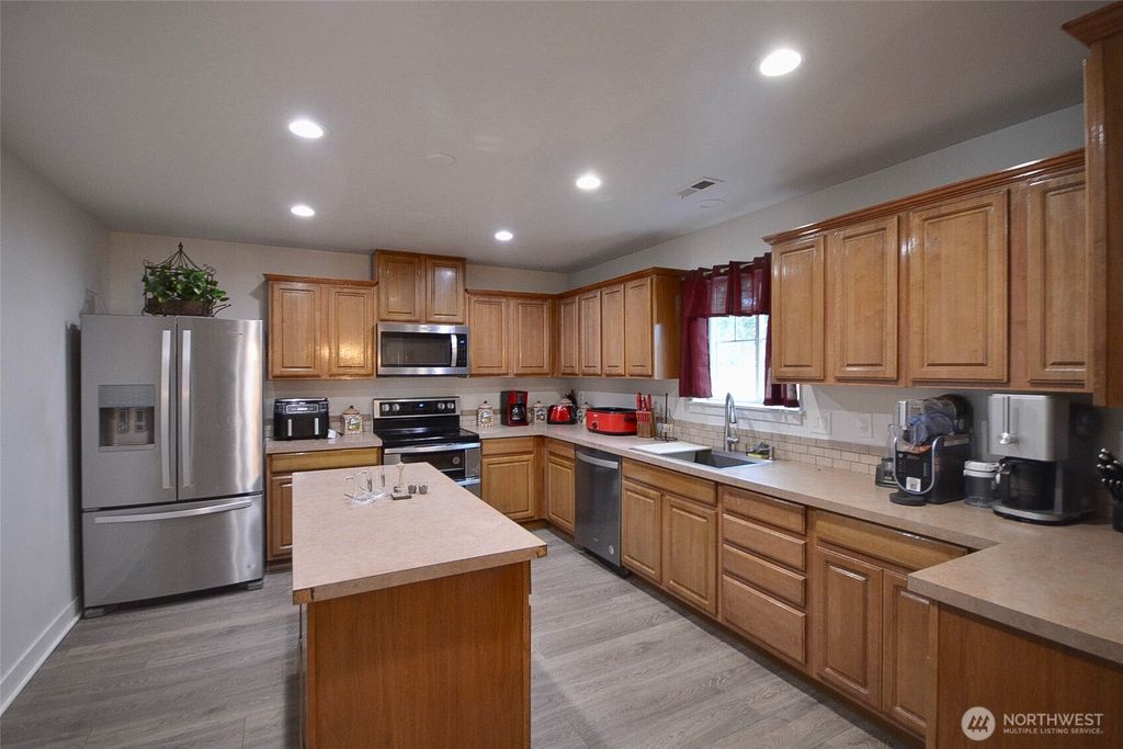 Photo of 20000 kuper Ct, Centralia, WA 98531 (MLS # 2457936)