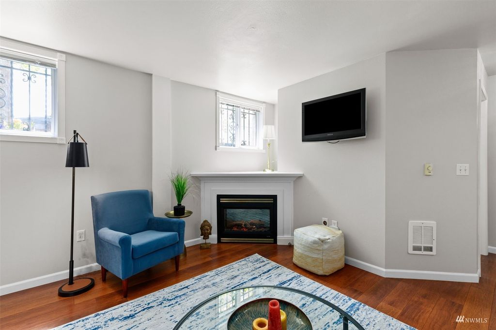 Photo of 403 Terry Avenue #4, Seattle, WA 98104 (MLS # 1987078)