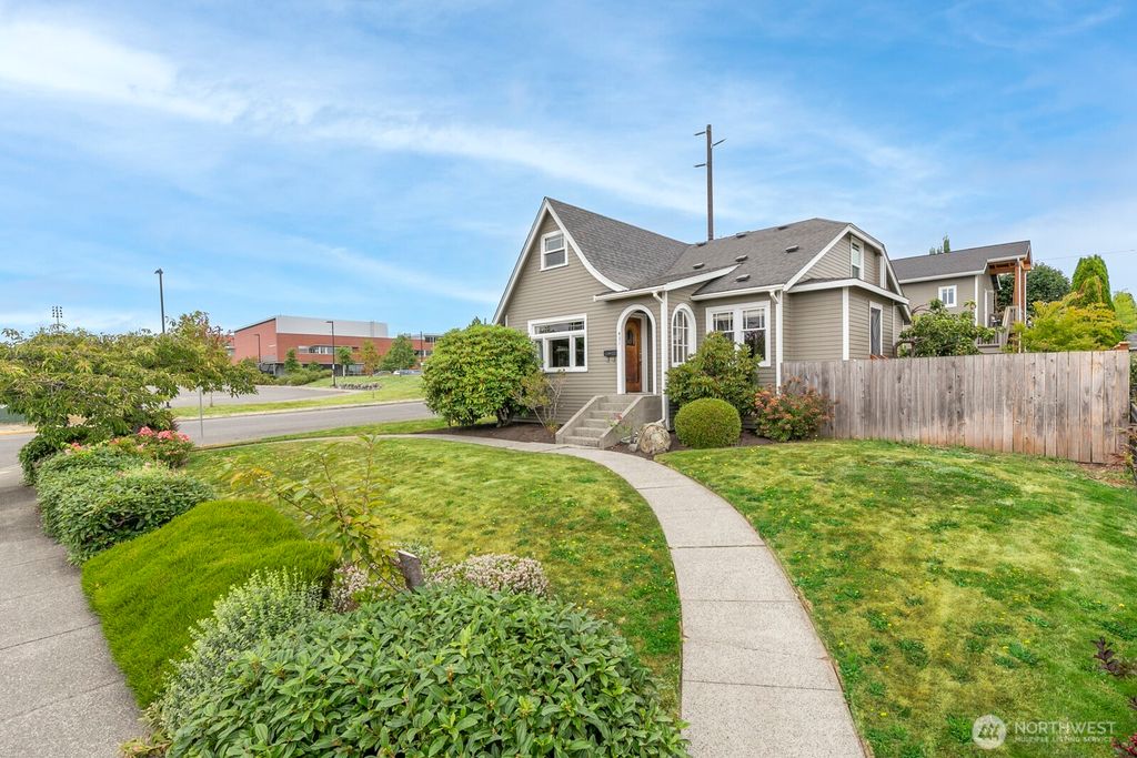 Photo of 431 Ave F, Snohomish, WA 98290 (MLS # 2430693)