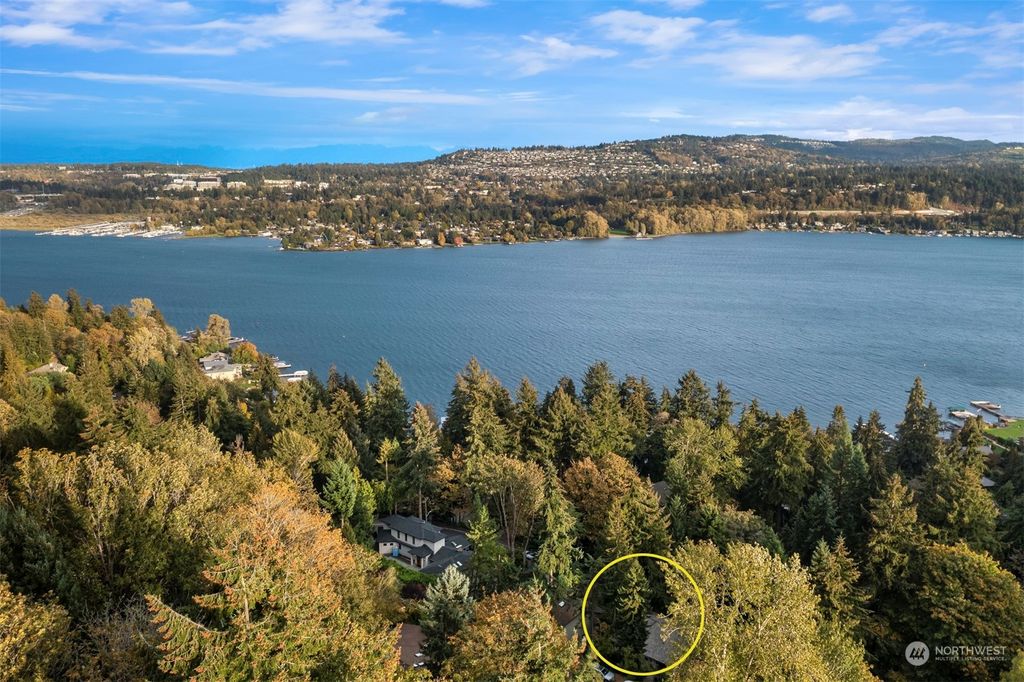 Photo of 9550 SE 43rd Street, Mercer Island, WA 98040 (MLS # 2038367)