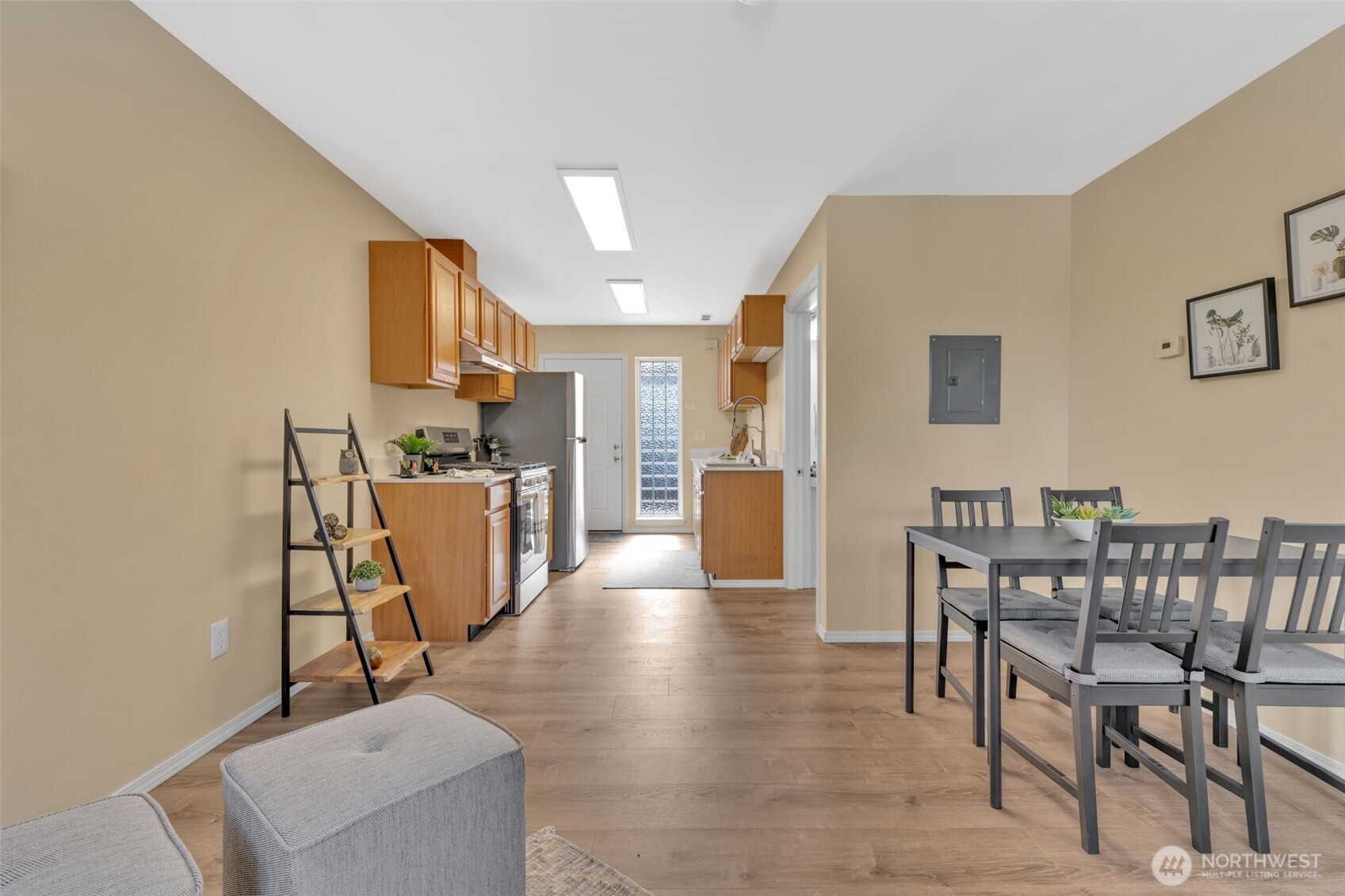 Seattle, Washington 98106, United States, 3 Bedrooms Bedrooms, ,2 BathroomsBathrooms,Residential,Active,96910