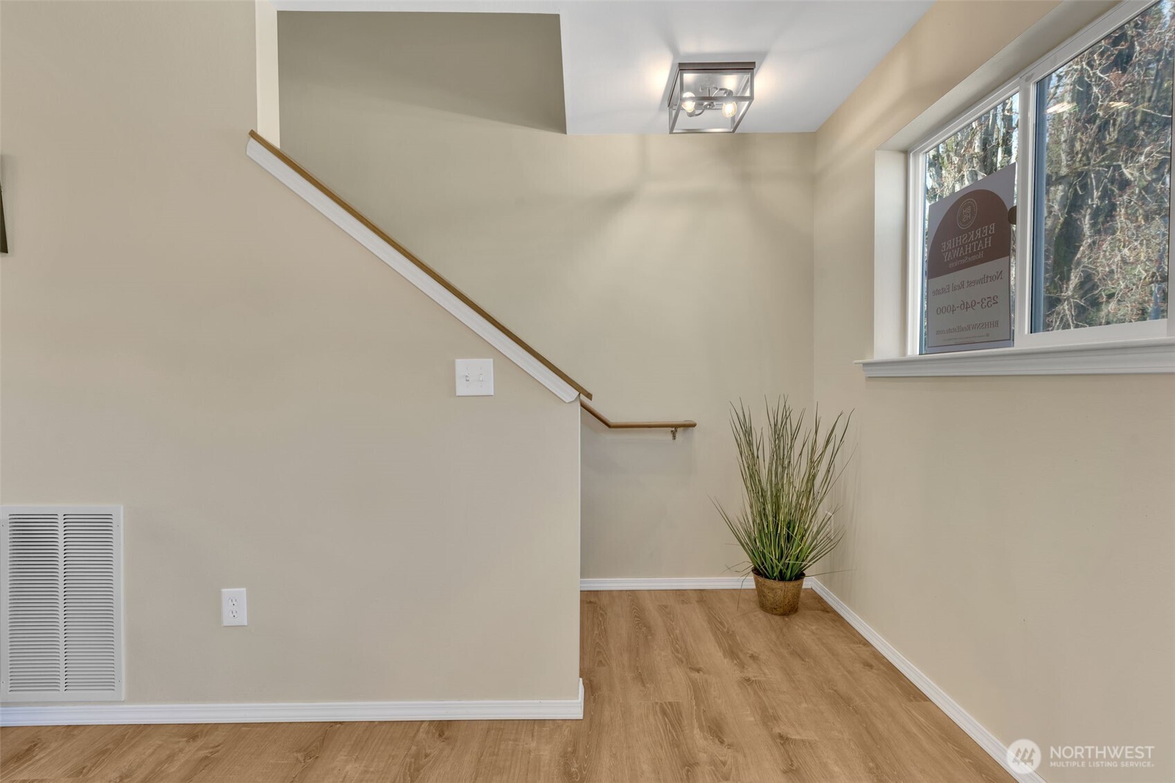 Seattle, Washington 98106, United States, 3 Bedrooms Bedrooms, ,2 BathroomsBathrooms,Residential,Active,96910